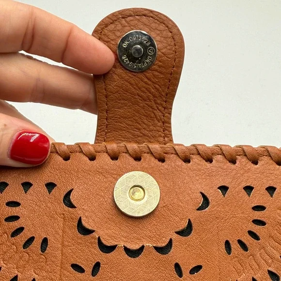 Madison West Brown Faux Leather Laser Cut Bifold Wallet Clutch Snap Closure - Picture 6 of 8